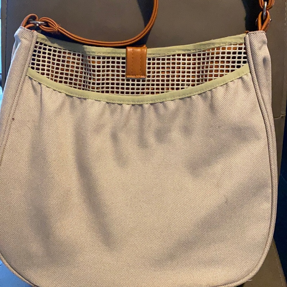 Medium large shoulder bag.